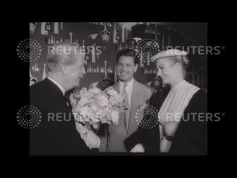 1956 UK: ANITA EKBERG AND ANTHONY STEEL RETURN TO LONDON AFTER FLORENCE WEDDING