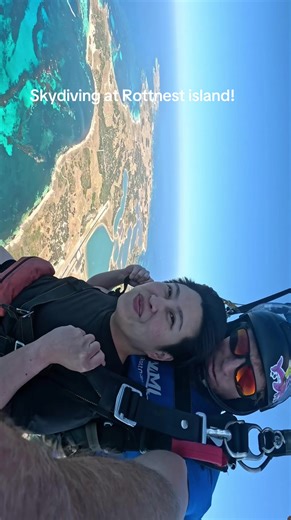 Skydiving at Rottnest Island🪂 This was my second time skydiving. The first time was in Dubai, but this time felt much more pure and natural. I saw the entire island from a height of 15,000 ft. At first, I felt so calm and chilled. But the moment the airplane door opened, my adrenaline rushed 💥💥 instantly. It felt just like the first time . You never really get used to it. Only five minutes in the air, yet I felt complete freedom. My mind went blank, and there was a moment of emptiness and pea