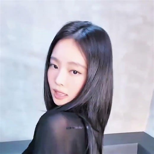 ╰┈➤ made on the plane and it sucks ahh. imma go live tonight probs!!