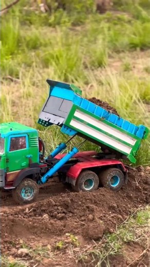 Realistic RC Tipper Truck Unloading Dirt! 🚛🔥 #viral #toys
