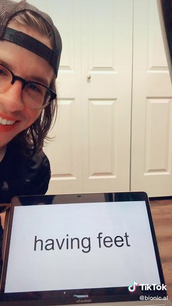 no feet but I still be walkin 🚶‍♂️💨#freezeframe #viral #fyp #walkingonadream #foryoupage #amputee #foryou