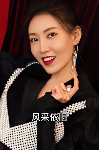 这位姑娘容颜清丽，气质出众，自中戏剧学院毕业，历经专业淬炼，练就了一身扎实的演技 #老照片 #娱乐圈