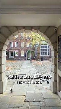 Did you know Charles Dickens wrote his first novel on this very corner? 🇬🇧✍️