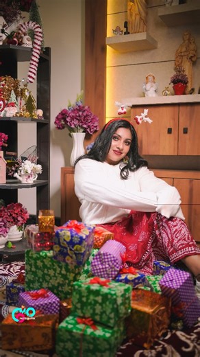 Jovita Juliet✨ on Instagram: "🦋feel the music.. feel the moments🦋 . #longhair #longhairstyles #goodvibes #reelsinstagram #reelitfeelit❤️❤️ 🦋videography @como__photography 🦋mua @neenuhoneymakeypartist4 🦋model @jovita_j_u_l_i_e_t"