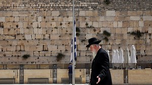Orthodox Jews pray at Western Wall ahead of day of mourning for stampede victims