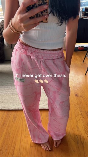 The cutest sweatpants I’ve ever owned. I got a size small ! 🩷 @Comfrt