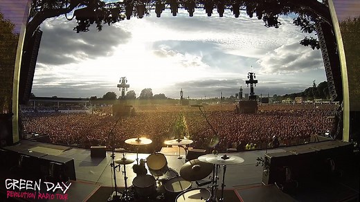 Green Day Crowd Singing Bohemian Rhapsody in Hyde Park 2017