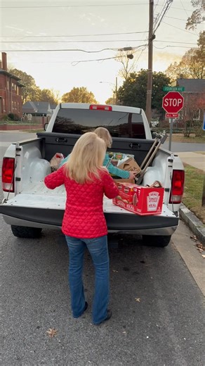 Paducah Moose Lodge 285 delivering food to the Methodist Church Food Bank. Thank you Jason & Jenifer Carpenter. | Paducah Moose Lodge #285