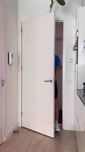 Practice mindful eating—slow down and enjoy each bite. #HealthyLiving #MindAndBody #Wellness #SelfCare #Motivation | Yoga Journal Cuba