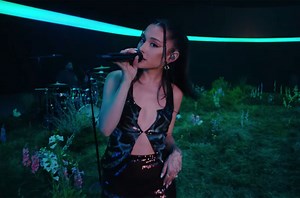 Ariana Grande Gets R-Rated in ’34 35′ Live Performance Video: Watch