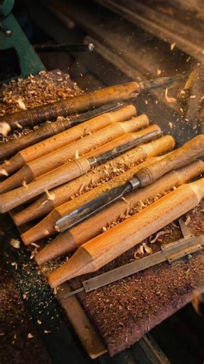 Woodturning a Coffee Table Leg