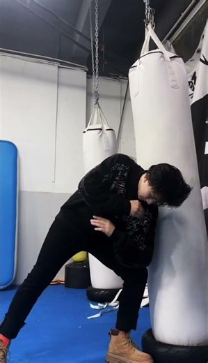 Mastering the Dive & Roll Elbow | Advanced Striking Technique