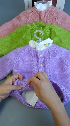 KnittingWell on Instagram: "The method of hiding the thread of the sweater 🧶😍"