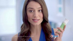 Crest 3D White Whitening Therapy TV Spot, 'Whitens and Protects: Spearmint and Peppermint Oil'