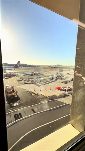 [Airport bathed in the morning sun🌅✈️] Hawaii: Colorful airplanes parked at Daniel K. Inouye Inte...