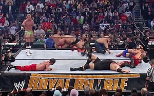 WWE2004皇家大战 大秀力拔山兮！ 高柏横扫全场！