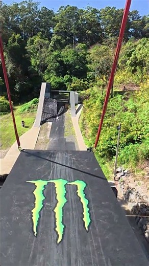 Ryan Williams' biggest NBD to date... off a steel container 🤯