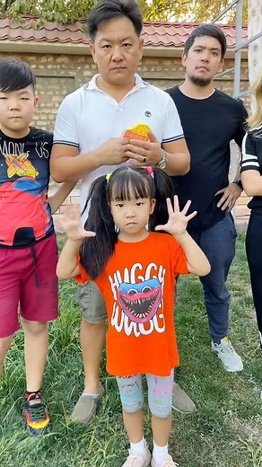 3.8M views · 10K reactions | Always help others like this little cutie 珞殺 #reelitfeelit #new #prank #theleonatafamily #viralreels #leonatafamily #reelsviral #lafamilyshow #reelsfb #viral #fun #familytime #familyfun #familygoals #trending #couplegoals | Leonata Family | Facebook