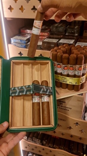 تحضيرات ما قبل سهرة لطيفة 💸🌹🔥 #cigars #luxurylifestyle #unboxing #سيجار #cigar_lovers #cigar