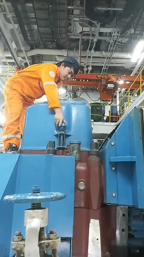 main engine valve clearance #engine #marine #marineengineer #makinista #seaman #seafarer