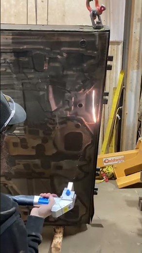 SFX 2000W Handheld Laser Cleaning Machine Automotive Parts Oil Stains Removal #sfxlaser