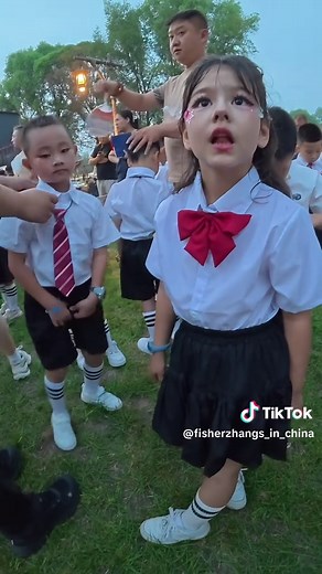 Kindergarten Graduation Performance: Moving Song & Unforgettable Moment