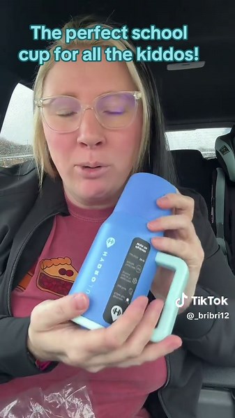 The perfect cup for school! Keeps drinks nice and cold. best part- leak proof & so no more cleaning up messes from spilled cups! #hydrojug #kids #school