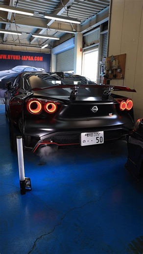 DJI Italia on Instagram: "Chiudi la portiera ed esploriamo l'abitacolo della Nissan GT-R 50° Anniversario. 🛞🏎️ Grazie al #DJIMic3, dal click della portiera al rombo del motore, ogni suono è catturato alla perfezione. ✨ Ascolta la leggenda con la massima qualità. 🔊 🎥: @sonny_____g #DJI #Microfono #ASMR #Nissan #GTR #Immersive #Tech #Auto #PerTe"