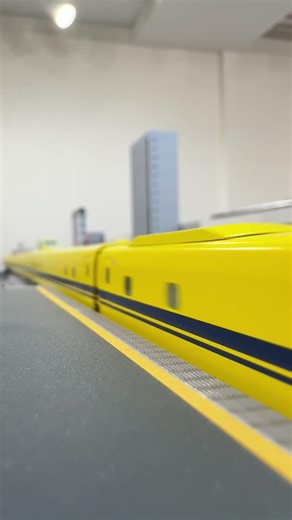 【ドクターイエロー/E7系かがやき】駅ですれ違うE7系かがやきとドクターイエロー923形 #nゲージ #新幹線 #shinkansen #e7系 #かがやき #ドクターイエロー #shorts