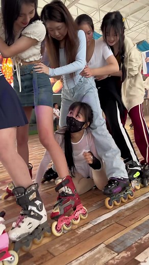 1.6M views · 8.3K reactions | We met by chance at Lewu MXX in the evening. #Dangerous moves please don’t imitate them #rollerskating #rollerskate #rollerderby #rollergirl #rollerrink #rollerskatelife #rollerskatelove #rollerskatepark #rollerskatetrick #rollerskatephotography #rollerskateoutfit #rollerskateart #rollerskatevideo #rollerskatecommunity #rollerskatefamily #rollerskatebeginner #rollerskatecoach #rollerskateshop #rollerskatenation #rollerskatetherapy | Lindsey | Facebook