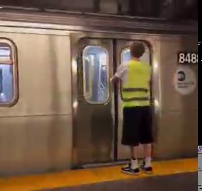 だいたいそう。年収４００万円の事務員が試算し「〇〇すれば持続可能性があります」と提案したとしても何かと理由をつけて拒否し、事務方が証拠となる資料そえて反論すると「事務員風情が医師に意見するとは」といわれ・・・そこで経営再建が急務になったころに3000万円でコンサルに依頼して、１年前に事務員がだしたプランを再度示されて、しぶしぶ実行するというのが病院という場所だからな。