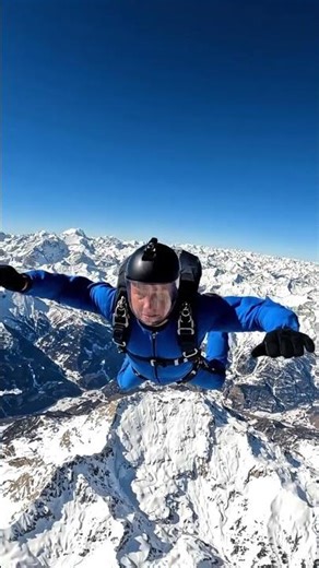 sky diving in mountain #skydiving