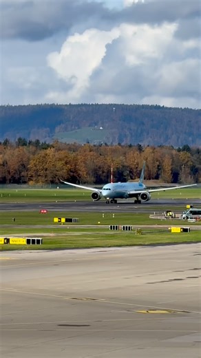 Blue by look, green by purpose: Etihad 787-10 “Greenliner” departing Zurich✈️🇦🇪 . . . 📍ZRH, 03.11.2025 ✈️ Etihad Airways Boeing 787-10 Dreamliner 🎨 Greenliner livery ℹ️ A6-BMH 🗺️ ZRH-AUH | Aviation by Cello