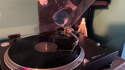 Vinyl Fantasy: tales from a record collection (104) Club Scene Investigators - Direct Dizko (Sander van Doorn Remix) [Konverted] Direct Dizko, reborn by Sander van Doorn, hit the Tech-Trance floor like a viral clip detonating the algorithm. Club Scene Investigators’ bones are still there, but SVD’s remix sharpened them into a future-facing weapon: militant grooves, laser synths and relentless energy. It rewired dancefloors and producers alike, and years on Van Doorn’s craft still looms: clean, f