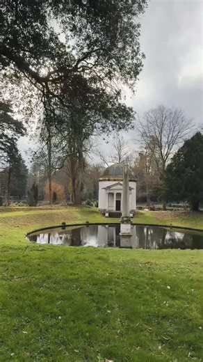𝐀𝐝𝐚𝐦 𝐉𝐚𝐬𝐨𝐧 𝐉𝐚𝐲 on Instagram: "Chiswick House and Gardens 🍃 Chiswick House and Gardens, where London slows down and beauty does the talking. Quiet paths, grand symmetry, and that soft feeling of stepping out of time. #ChiswickHouse #LondonGardens #WestLondon"