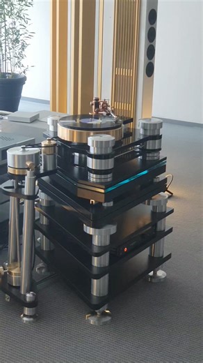 Munich show, Rui Borges ultimate Pendulum and Supreme-Analog Custom audiophile shop Tangenta reference tonearm in rose gold finish | Supreme-Analog Custom audiophile shop