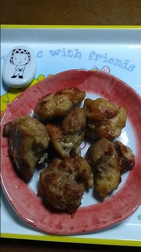 鶏もも肉の塩コショウ焼き ダイショーの味付け塩コショウ あごだし少々 片栗粉を付け焼きました🍗