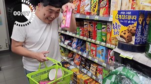 475K views · 12K reactions | ASMR MUKBANG BLUE VS PINK FOOD ICECREAM CANDY Desserts (FIRE Noodles, chocolate) Convenience store #Huba후바 | Huba후바 | Facebook