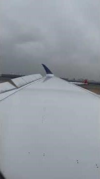 Singapore Airlines A350-900 landing in Tokyo Narita #airline #aviation