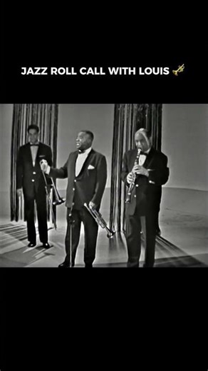 Louis walking the stage with “Now You Has Jazz” on The Ed Sullivan Show, March 5, 1961! 🎥: CBS