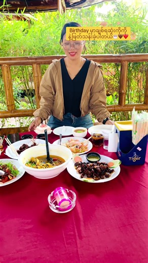 #wrsoegyi #Birthdayမှာချစ်ရဆုံးကိုကိုနဲ့ဖြတ်သန်းခဲ့ပါတယ်#12ပန်းနားစားသောက်ဆိုင် #mandalay #ရောက်ချင်တဲ့နေရာရောက်👌