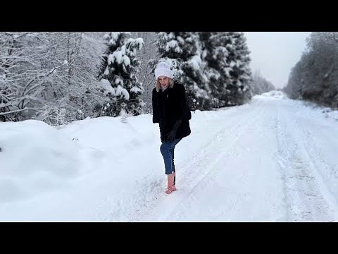 Vika Walking Barefoot on Snow, Barefoot Snow Walking, Frozen Feet, Girl on Snow Barefoot (# 925)