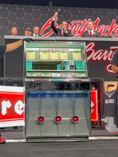 This #jukebox really hit all the right notes! The 1958 Seeburg Model 201 turned up the volume at the 2026 Las Vegas #Automobilia #Auction, selling for $50,000. Learn more on Barrett-Jackson.com