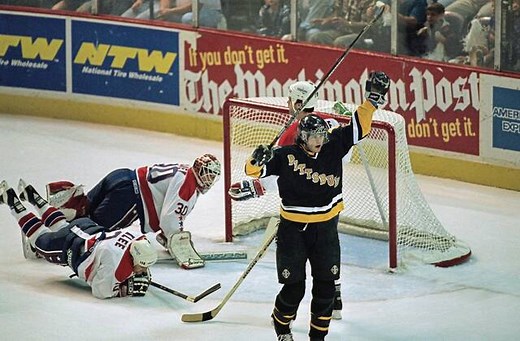 Penguins dip into the 1990s for latest 3rd jersey