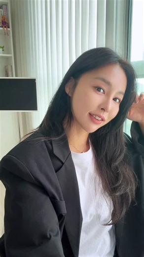 @luv_sso2 on Instagram: "#협찬 범어동 미용실, 코모탄 헤어! 여기 원장님 센스가 정말 기막힌 곳인데, 나만 알고있으려다 소개해요! 웨촬 코앞인데 요즘 흰머리가 왜케 많이 보이는지.. 앞 전 염색 후 톤차이도 심한데.. 손상도 심한 모발이라 깔끔하게 정리하고 왔어요! 염색 뿐만 아니라 펌이나 스타일 변신이 고민될 때, 원장님이 꼼꼼하게 어울리는 스타일을 상담해주시니까 넘 좋아요! 대구 수성구 범어동 256-1 2층 #코모탄헤어 #대구헤어컨설팅전문매장 #트렌디 #대구레이어드펌 #대구웨딩컬러 #수성구청역미용실 #범어동미용실 #대구미용실"