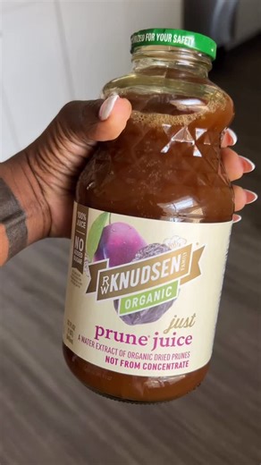 Kendra Collins | Strict Keto Coach on Instagram: "✨THE REALITY OF THE VIRAL PRUNE + PEAR JUICE LAXATIVE People love to exaggerate natural remedies because they want drama. So I tested this myself, I don’t recommend anything I haven’t done. Truth is, the same outcome can be had with eating vegetables. Here’s the EXACT mix: • 6 oz organic prune juice • 2 oz organic pear juice • Juice of 1 squeezed lemon I drank it, waited about 4 hours, and guess what? A normal bowel movement. Not explosive. Not p