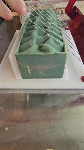 If cutting a full soap loaf isn’t therapy, I don’t know what is. #barandbarsoapco #soapcutting