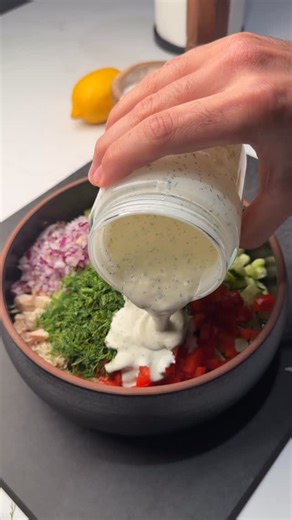 Arash Hashemi on Instagram: "🔥 GREEK CHICKEN SALAD Per serving: 295 calories, 44g protein, 3.5g net carbs Total (5) servings: 1,470 calories, 221g protein, 18 net carbs I’ve lost 140lbs+ eating high protein, lowcarb meals that taste incredible, and things like this easy chicken salad are a go-to. This is best with pita bread or lavash, but I made it low carb over lettuce and it really hits the spot. �Salad: 1.5 lb cooked diced chicken (rotisserie, leftover, are ok!) 1/2 English cucumber 1/2 red
