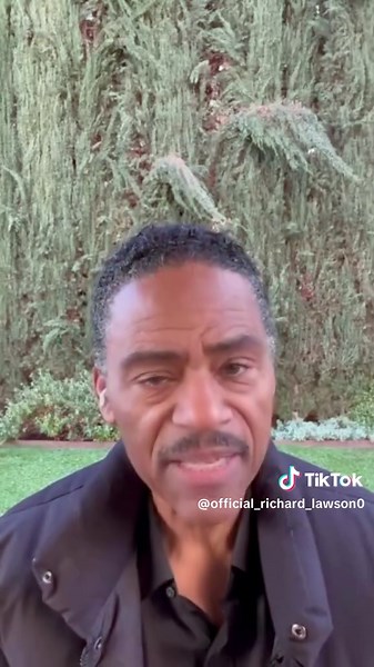 You know what to do! Let's GO!!! Pre-order your book on Amazon RIGHT NOW! And then come join me in The Lawson Literary Lounge! 😉 #newbook #theartistsroadmap #amazon #amazonpreorder #nowavailable !!