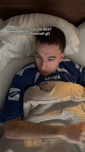 I dream about my Minecraft Girlfriend (relatable) #minecraftshorts #minecraftmeme